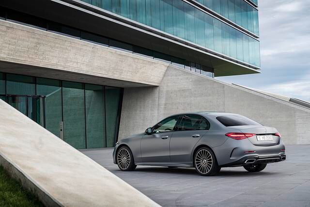 Lange Front, kurzes Heck - die C-Klasse Limousine bietet sportlich-elegante Proportionen