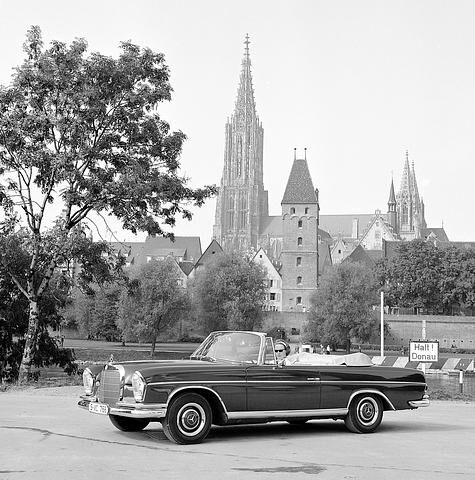 Sogar noch kostspieliger als der Mercedes 300d von Bundeskanzler Konrad Adenauer war das 1962 eingeführte Topmodell-Tandem aus 300 SE Coupé und Cabriolet (W 112)