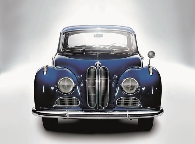 Der BMW 501 kostete mindestens 15.150 Mark und war damit 60 Prozent teurer als ein Opel Kapitän