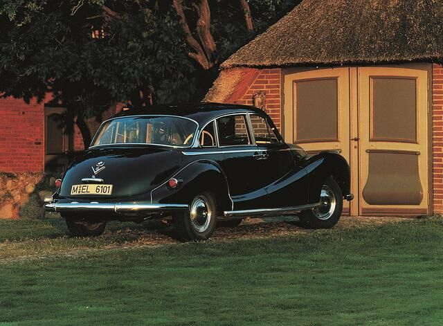 Ab Septemeber 1955 gibt es eine Panoramheckscheibe für den BMW 502