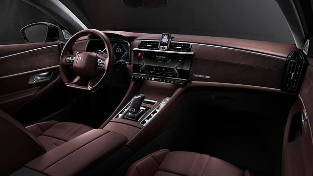 Wem das schwarze Interieur der Performance Line im DS 9 zu nüchtern ist, kann alternative Innenraumdesigns mit wärmerem Ambiente bestellen