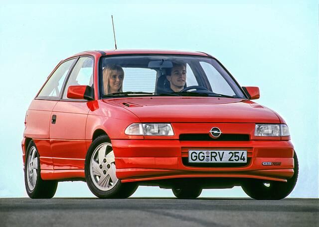 Tradition 30 Jahre Opel Astra - Der ewige Jäger