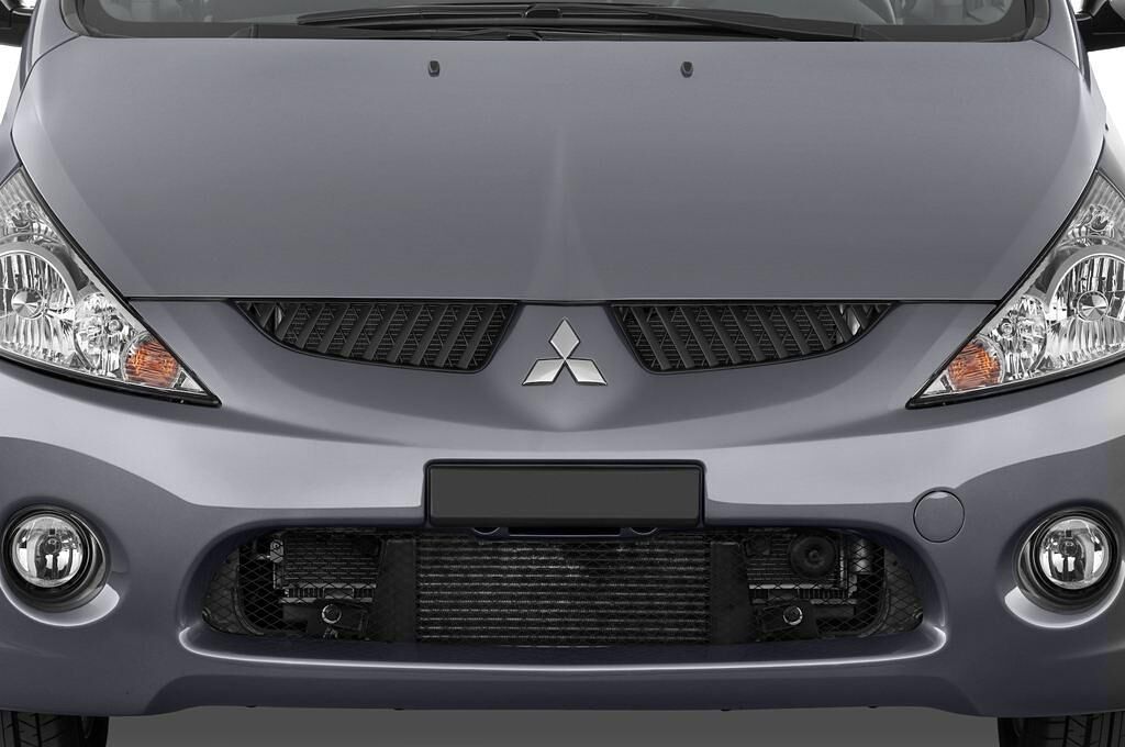 Mitsubishi Grandis (Baujahr 2010) INVITE 5 Türen Kühlergrill und Scheinwerfer