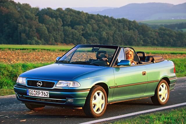 Seit August 1993 ist der Astra (F) als Cabrio verfügbar
