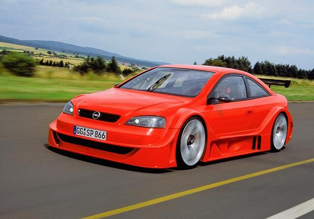 Schon 2001 gab die Supersportwagen-Studie Astra Coupé OPC X-Treme mit Flügeltüren und V8-Power als bis heute schnellster straßentauglicher Opel eine Kostprobe von den scharfen Delikatessen, die das...