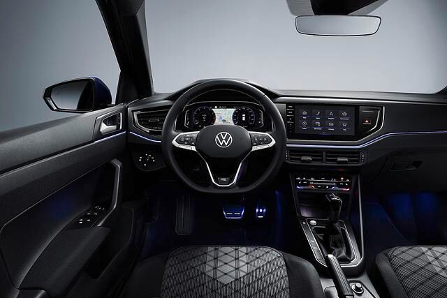 Im Innenraum des VW Polo R-Line geht es sportlicher zu