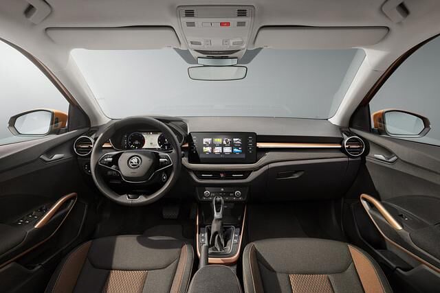 Deutlich moderner und geräumiger präsentiert sich der Innenraum des neuen Skoda Fabia