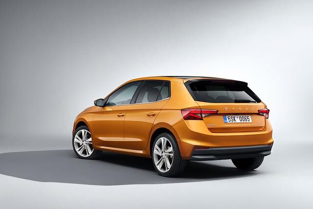 Ähnlichkeiten mit dem Seat Ibiza sind unverkennbar, zugleich haben die Designer dem neuen Fabia auch eine eigene Note verpasst
