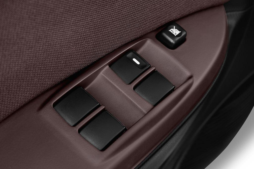 Mitsubishi Imiev (Baujahr 2016) - 5 Türen Bedienungselemente Tür