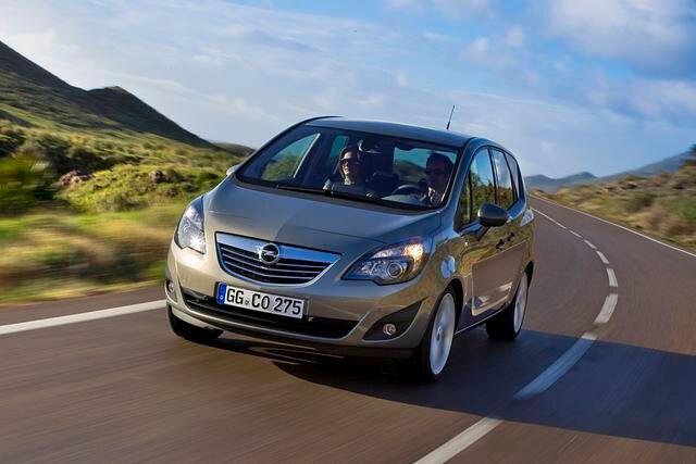 Im Vergleich zum ersten Meriva hat die zweite Generation um fast 25 Zentimeter in der Länge auf 4,29 Meter zugelegt