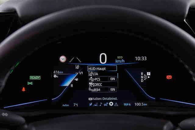 Der Bordcomputer zeigt 416 Kilometer Reichweite bei fast vollem Tank an. Praktisch können auch mehr daraus werden