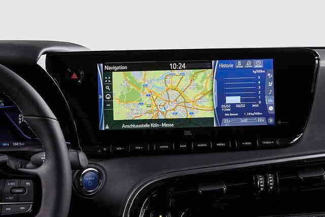 Auf dem extrabreiten Touchscreen ist viel Platz für Informationen