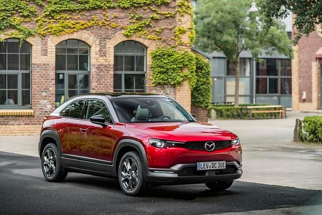 Mit 4,40 Metern ragt der MX-30 in die SUV-Kompaktklasse hinein