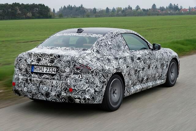 Neben der Optik wird das neue 2er Coupé mit Heckantrieb auch die bei Fans beliebte Antriebstechnik bieten