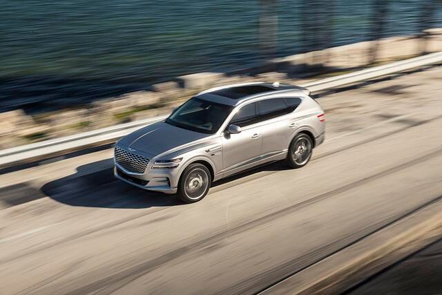 Zwei Motoren stehen zunächst zur Wahl, ein 2,5-Liter-Vierzylinder-Benziner mit 224 kW/304 PS und ein 3.0-Liter-Sechszylinder-Diesel mit 204 kW/278 PS