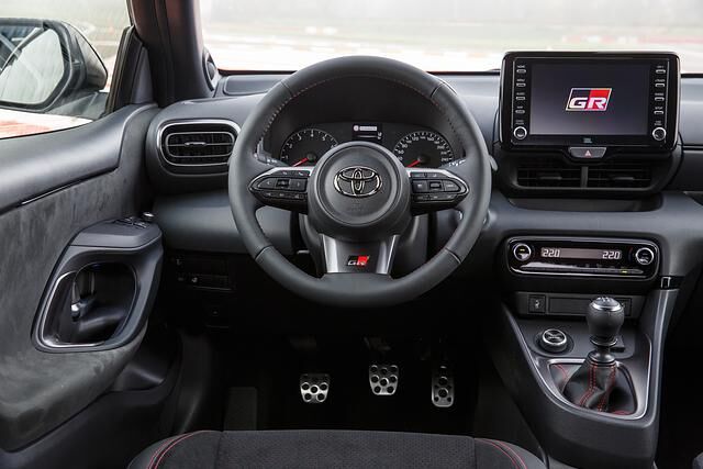 Das Interieur gibt sich sportlich