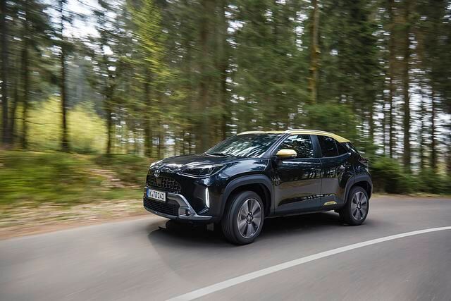 Mit seinen eckigen Radhausausschnitten könnte der Yaris Cross auch als kleiner RAV4 durchgehen