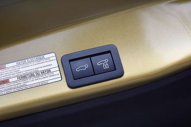 Wer entsprechend investiert, kann den Yaris Cross auch mit elektrischer Heckklappe bekommen