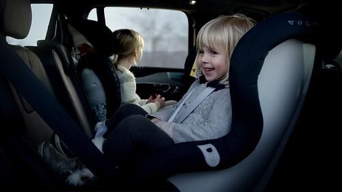 Ratgeber: Kinder im Auto transportieren   - Sicher nur im richtigen Sitz 