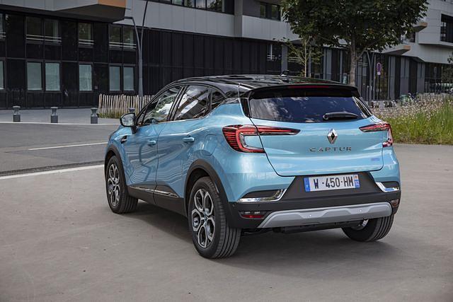 Beim Design des Captur II hat sich Renault richtig Mühe gegeben. Sehenswert sind allein schon die in die Heckklappe reichenden Rückleuchten