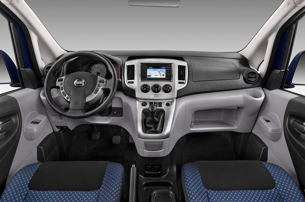 Nissan Evalia (Baujahr 2014) Acenta 5 Türen Cockpit und Innenraum