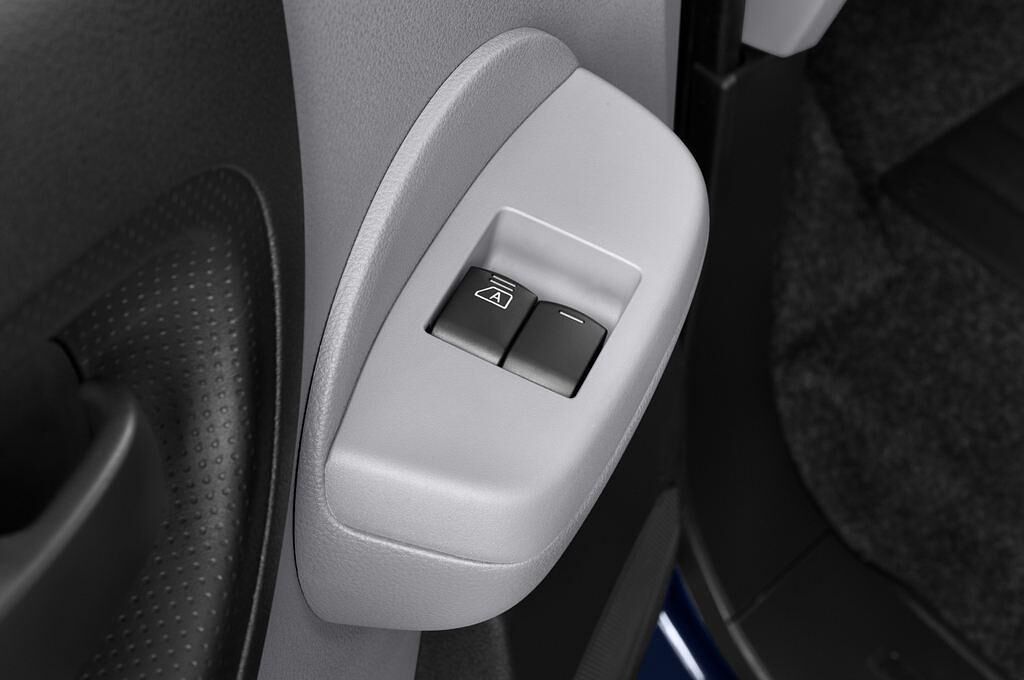 Nissan Evalia (Baujahr 2014) Acenta 5 Türen Bedienungselemente Tür