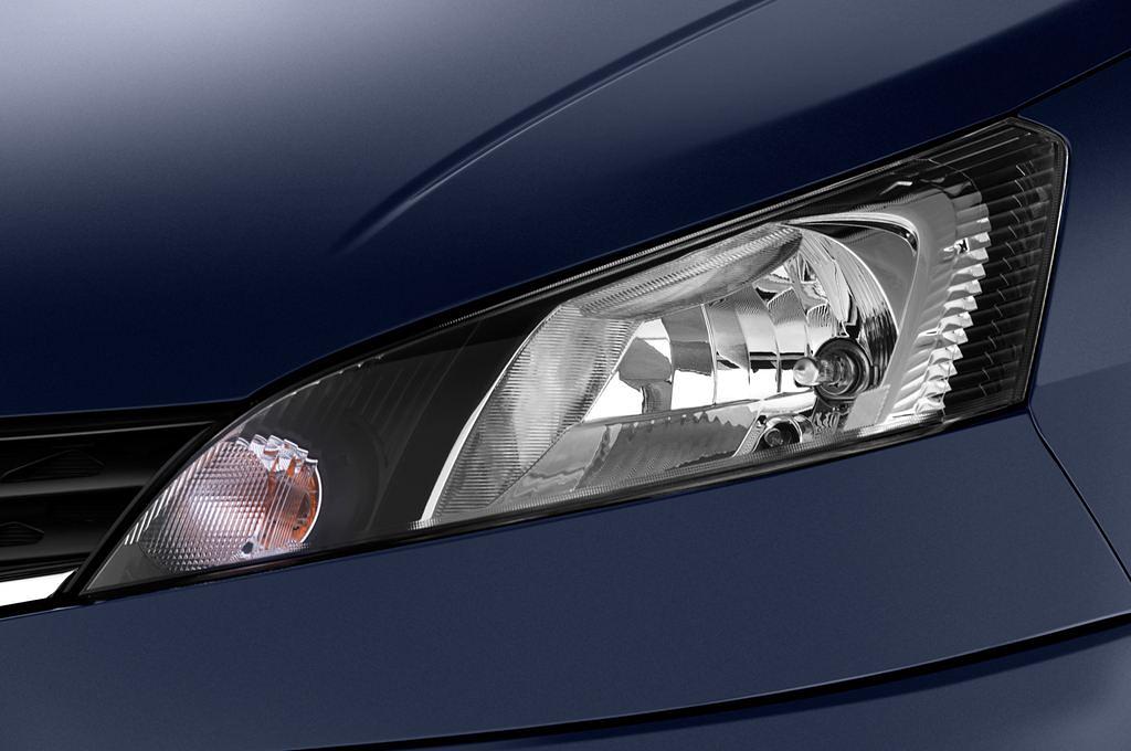 Nissan Evalia (Baujahr 2014) Acenta 5 Türen Scheinwerfer