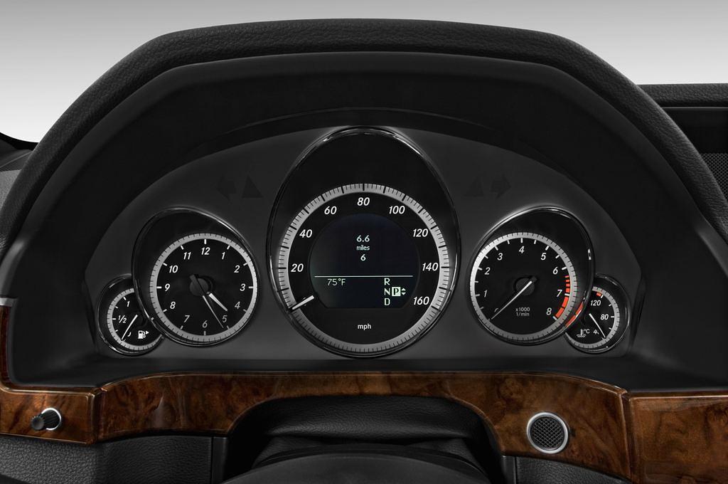 Mercedes E-Class (Baujahr 2011) 350 4 Türen Tacho und Fahrerinstrumente