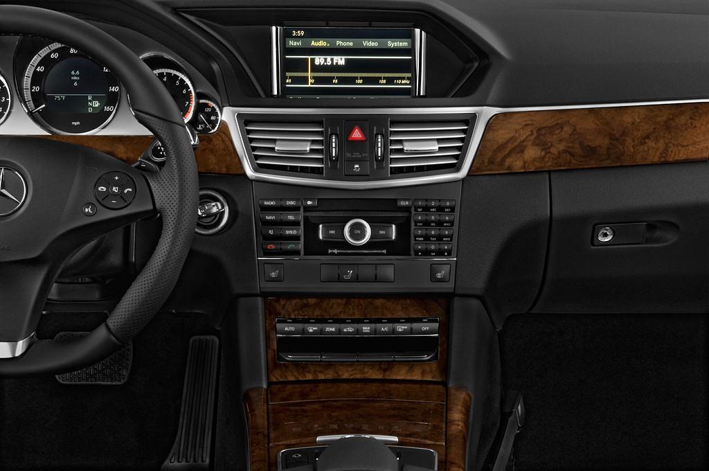 Mercedes E-Class (Baujahr 2011) 350 4 Türen Mittelkonsole