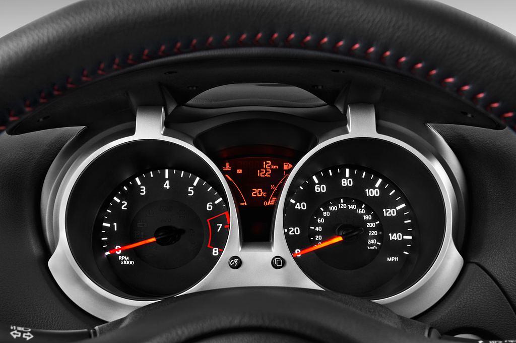 Nissan Juke (Baujahr 2014) Acenta 5 Türen Tacho und Fahrerinstrumente
