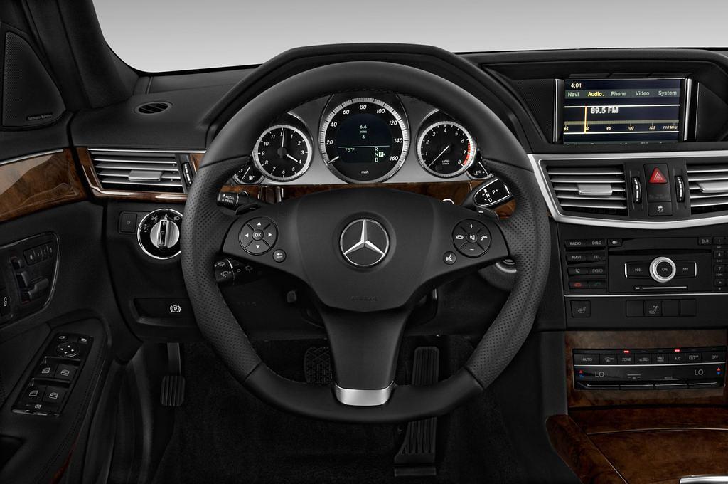 Mercedes E-Class (Baujahr 2011) 350 4 Türen Lenkrad