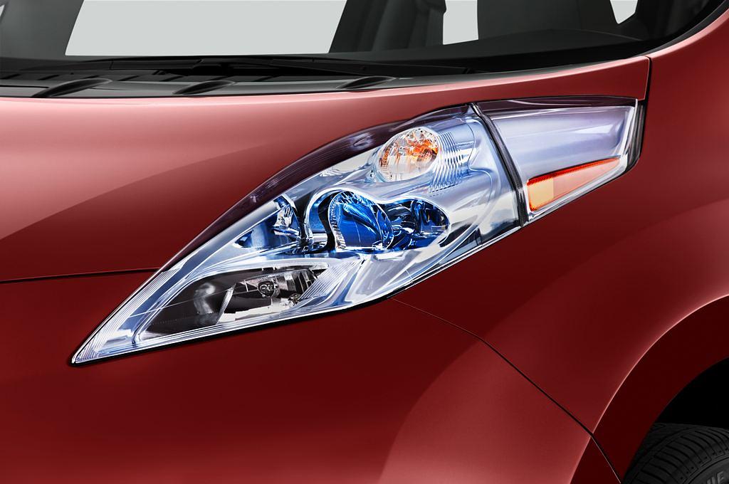 Nissan Leaf (Baujahr 2011) - 5 Türen Scheinwerfer