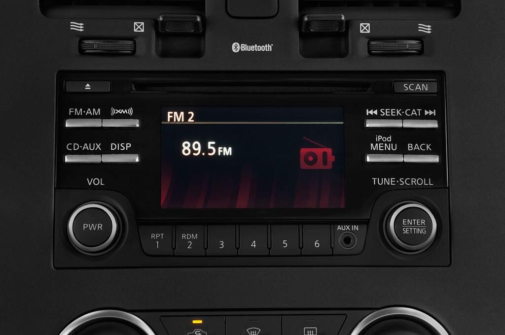 Nissan Leaf (Baujahr 2015) Visia 5 Türen Radio und Infotainmentsystem
