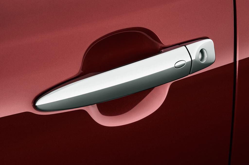 Nissan Leaf (Baujahr 2015) Visia 5 Türen Türgriff