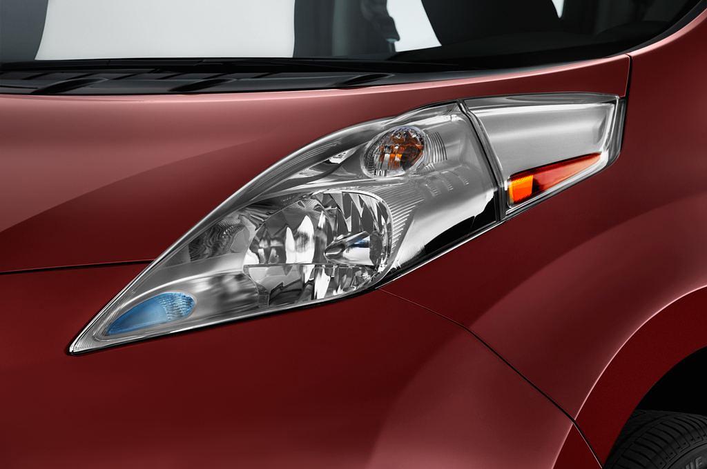 Nissan Leaf (Baujahr 2015) Visia 5 Türen Scheinwerfer