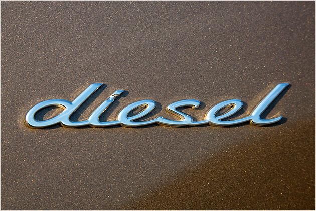 Einzig dieser Diesel-Schriftzug auf den vorderen Kotflügeln weist den Cayenne von außen als Selbstzünder aus