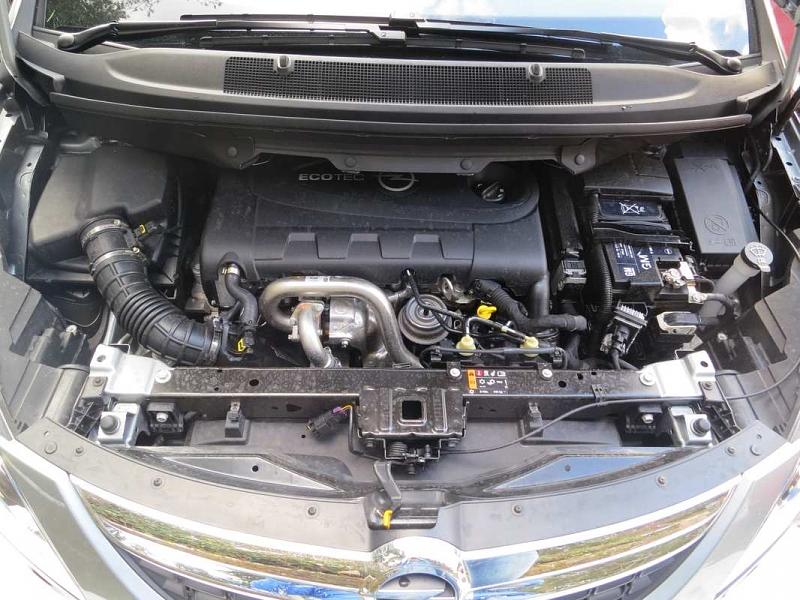 Der neue Vierzylinder im Opel Zafira Tourer BiTurbo.