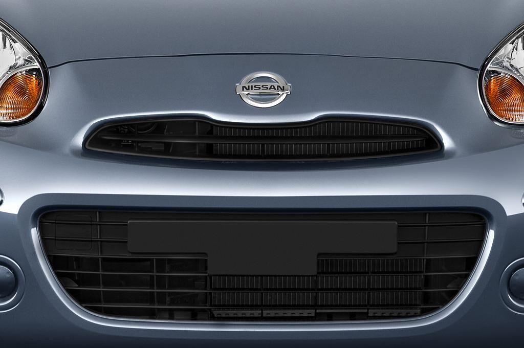 Nissan Micra (Baujahr 2011) Visia First 5 Türen Kühlergrill und Scheinwerfer