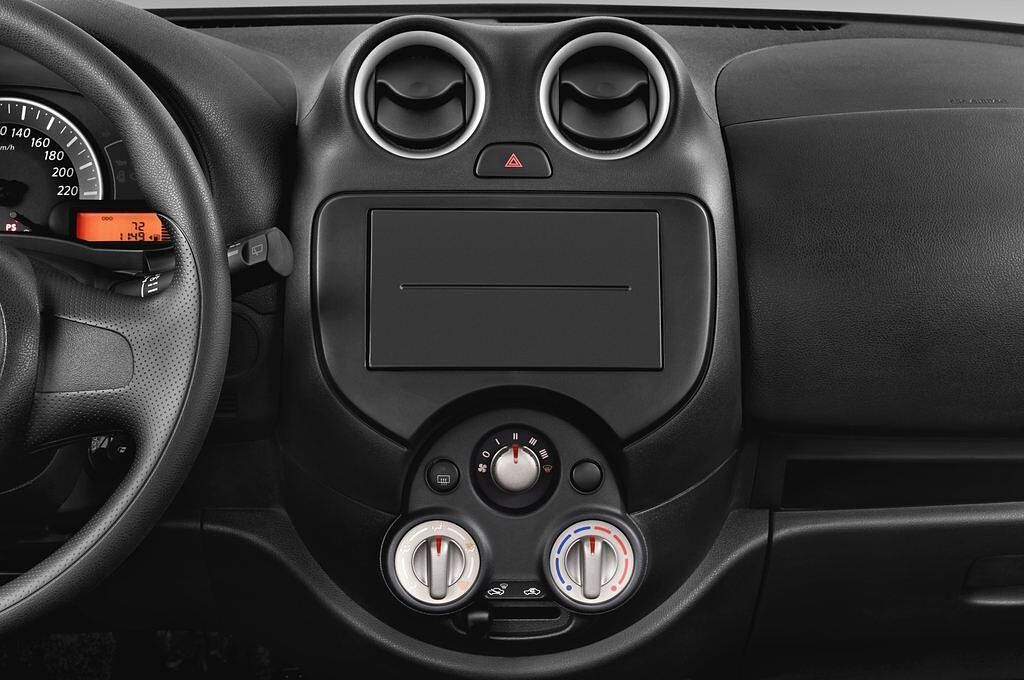 Nissan Micra (Baujahr 2011) Visia First 5 Türen Mittelkonsole