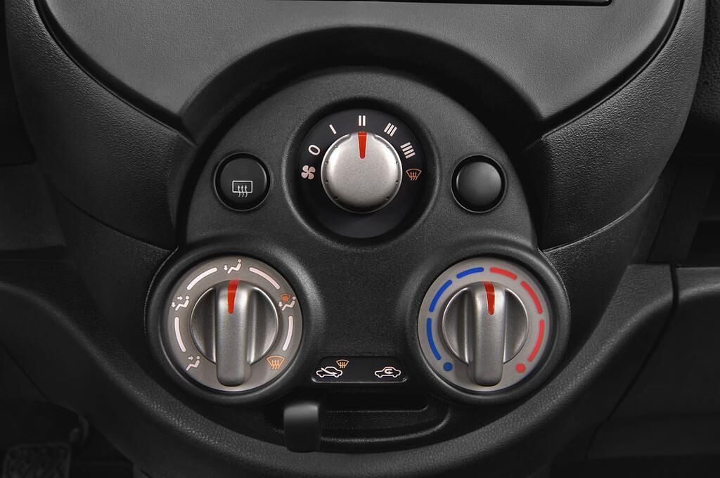 Nissan Micra (Baujahr 2011) Visia First 5 Türen Temperatur und Klimaanlage