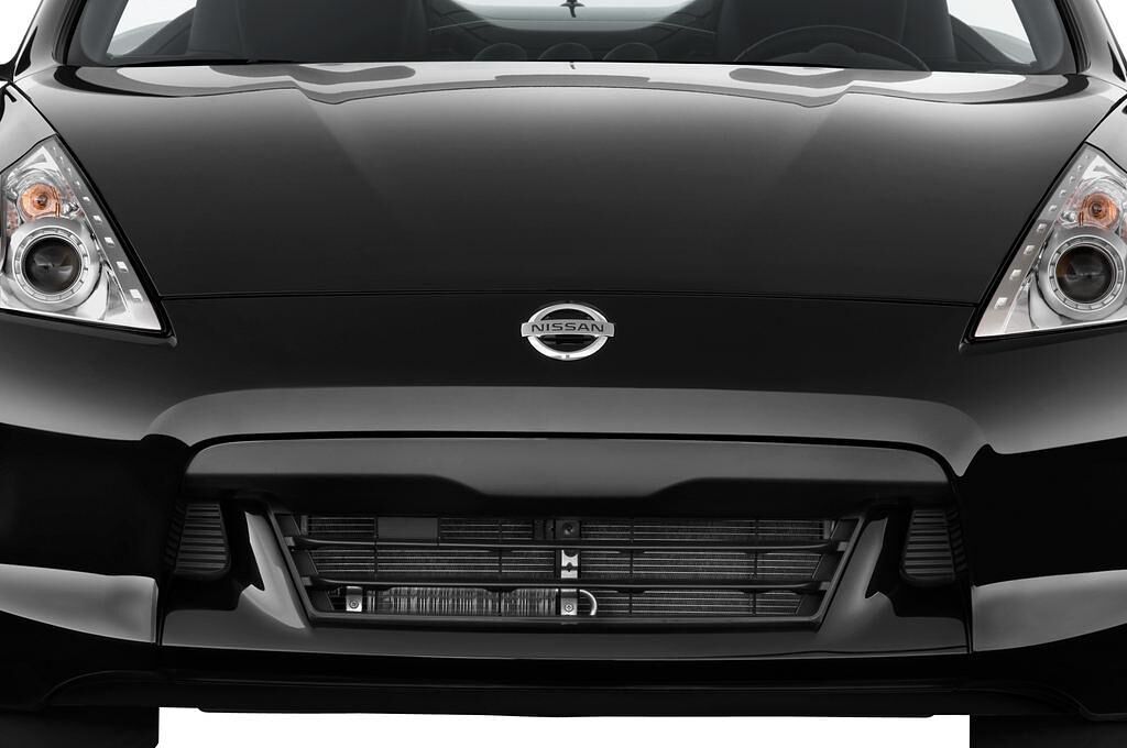 Nissan 370Z (Baujahr 2010) Pack 2 Türen Kühlergrill und Scheinwerfer