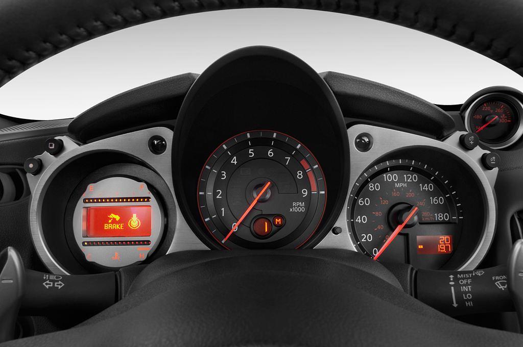 Nissan 370Z (Baujahr 2010) Pack 2 Türen Tacho und Fahrerinstrumente