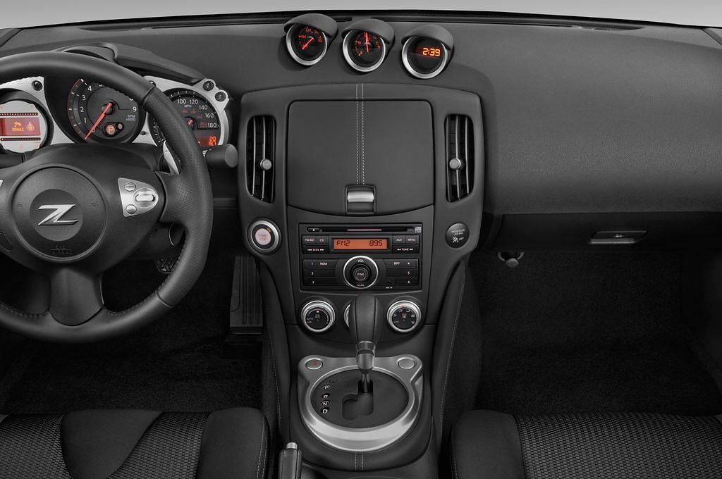 Nissan 370Z (Baujahr 2010) Pack 2 Türen Mittelkonsole