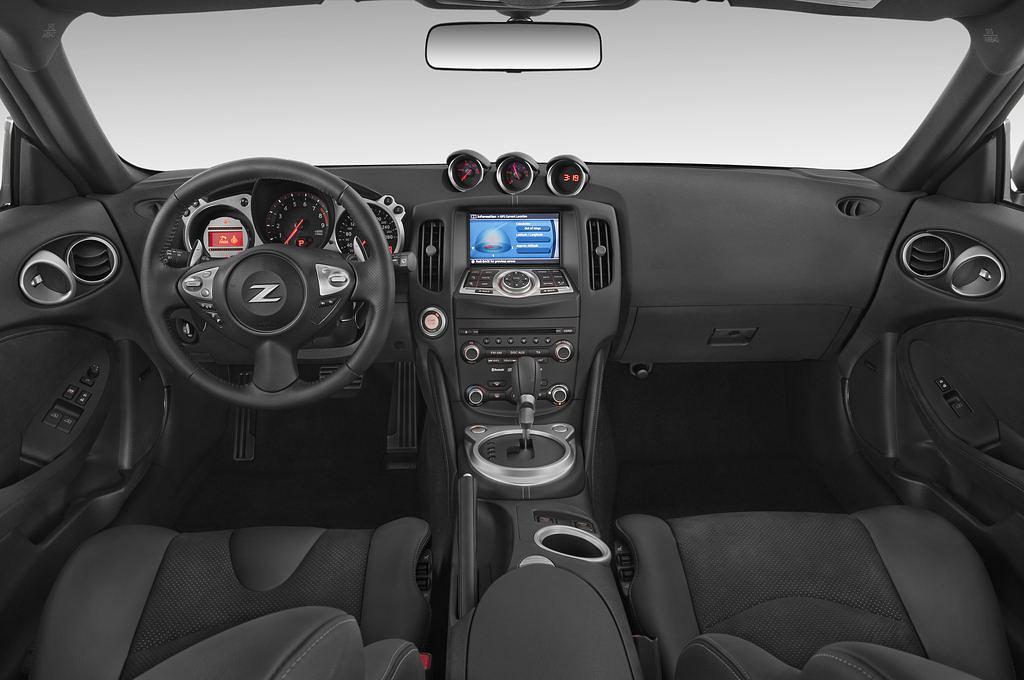Nissan 370Z (Baujahr 2010) Pack 2 Türen Cockpit und Innenraum