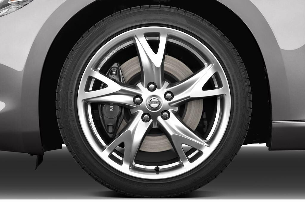 Nissan 370Z (Baujahr 2010) Pack 2 Türen Reifen und Felge