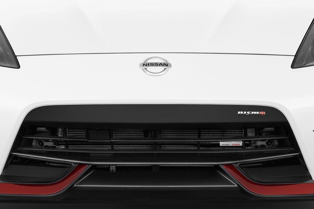 Nissan 370Z (Baujahr 2015) Nismo 2 Türen Kühlergrill und Scheinwerfer
