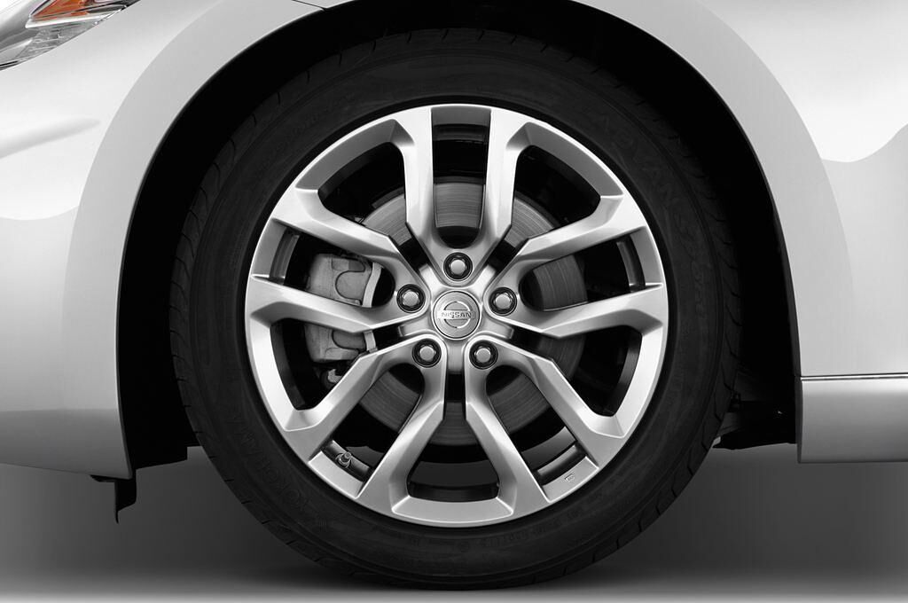 Nissan 370Z (Baujahr 2015) 3.7 V6 2 Türen Reifen und Felge