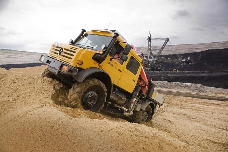 Unimog U 5000 L mit 48 Zentimetern Bodenfreiheit.