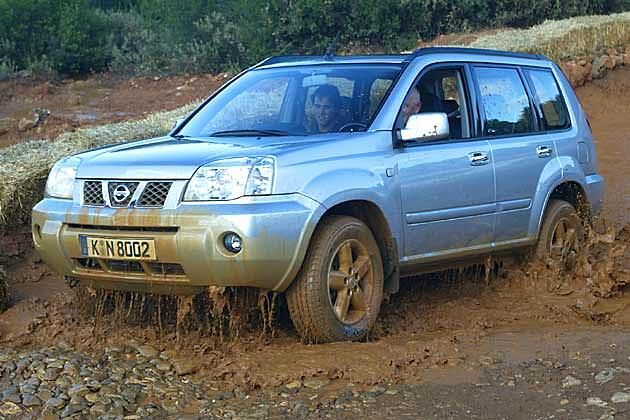 Mit der Lock-Funktion kommt der X-Trail in tief verschlammten Gelände besser voran