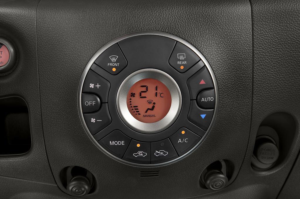 Nissan Cube (Baujahr 2009) Zen 5 Türen Temperatur und Klimaanlage